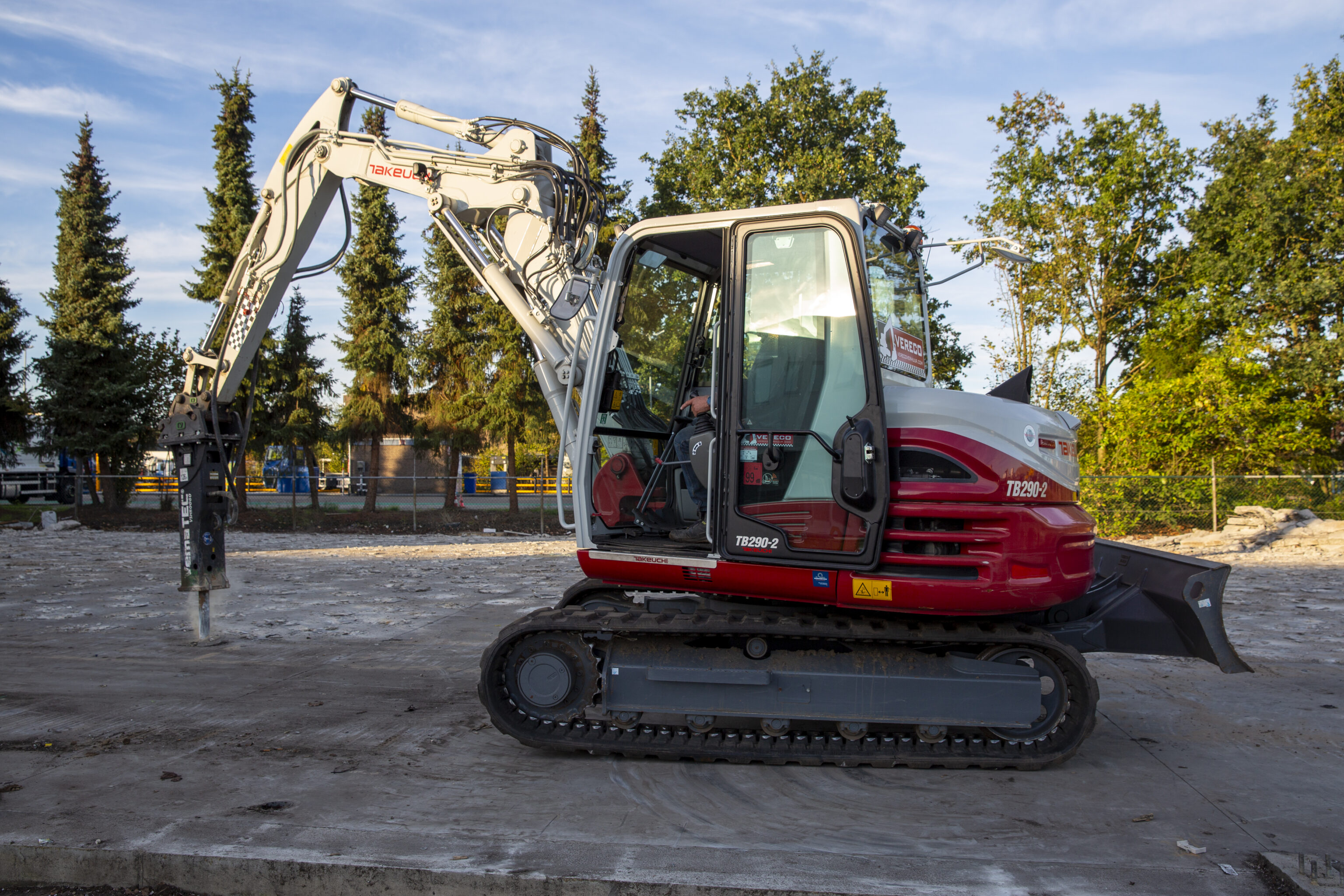 Takeuchi TB290-2 two piece boom met sloophamer