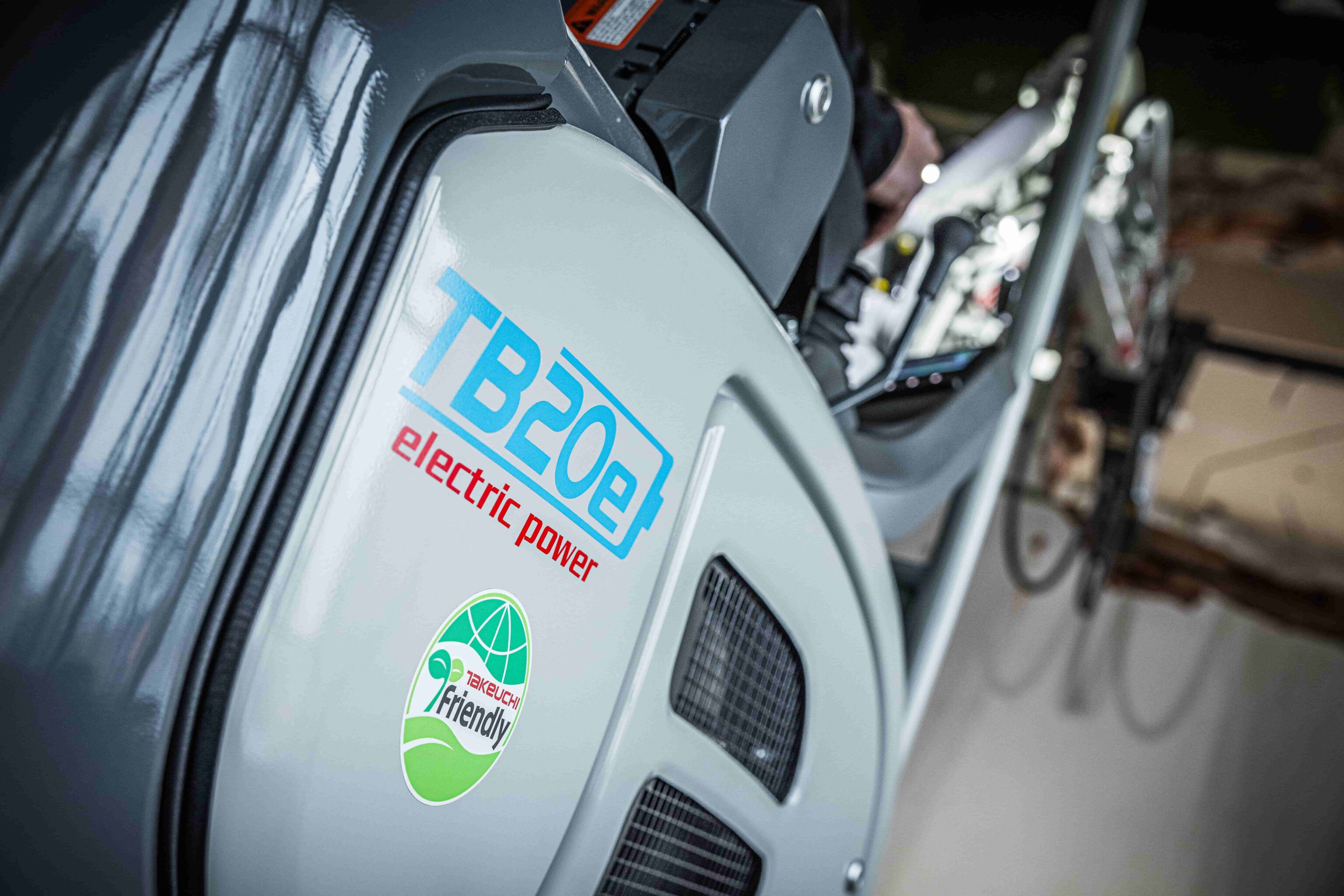 TB20 logo op elektrische minigraver