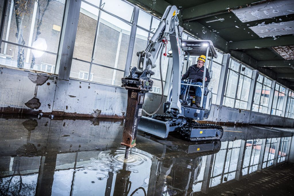 TB20e elektrische minigraver met sloophamer