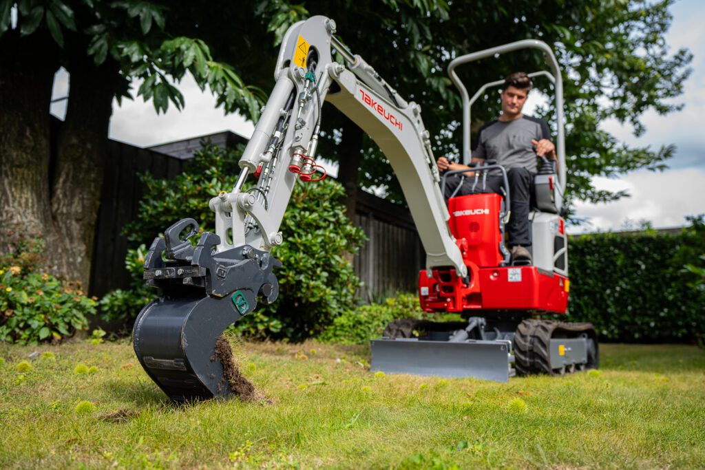 TB210 in tuin bezig
