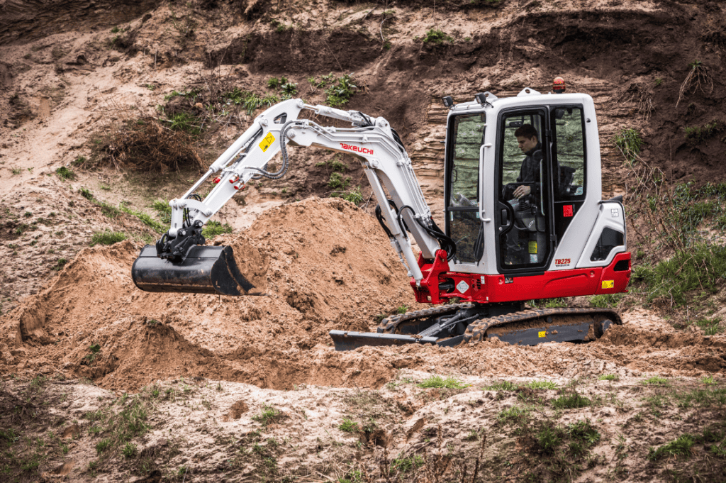 Takeuchi TB225 in actie