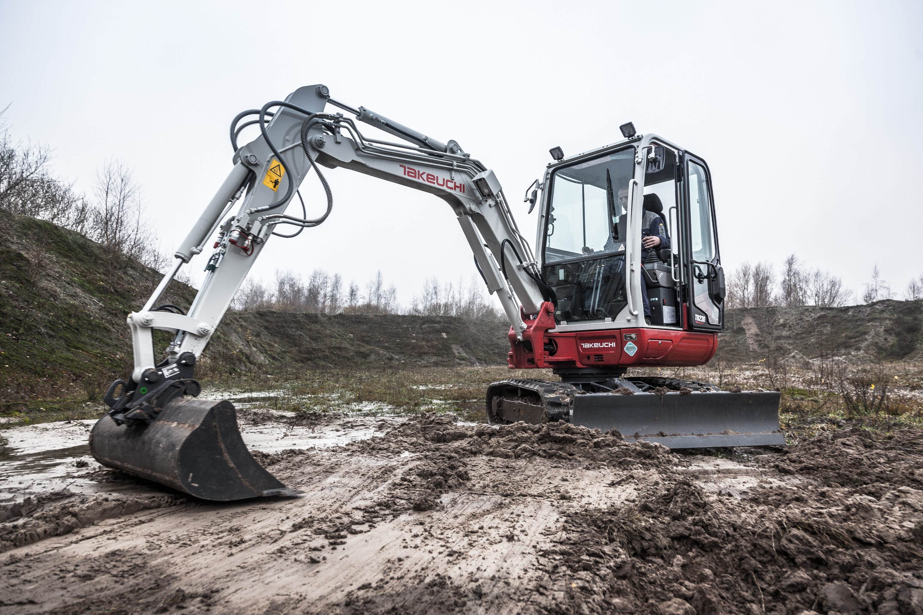 De Takeuchi TB230 in actie 