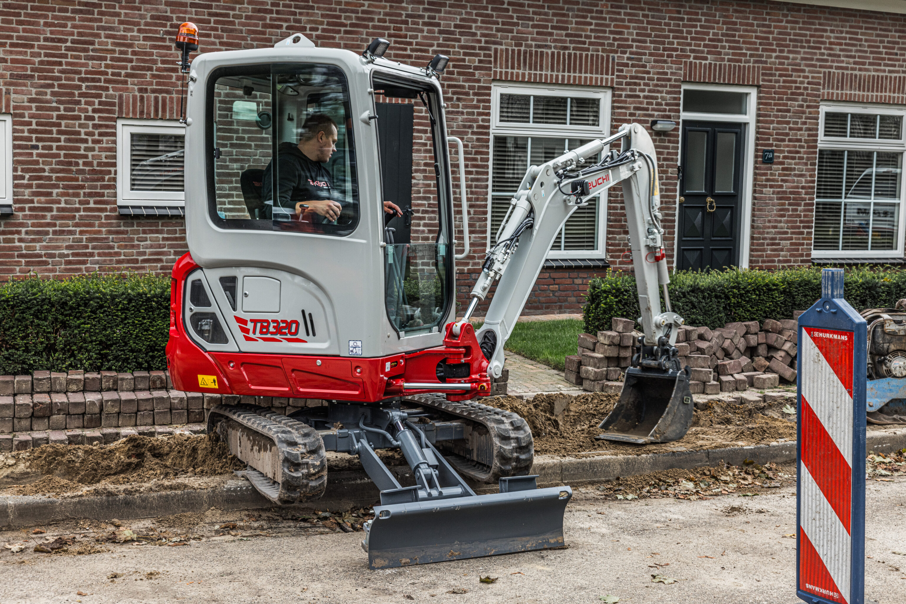 Takeuchi TB320 graaft sleuf