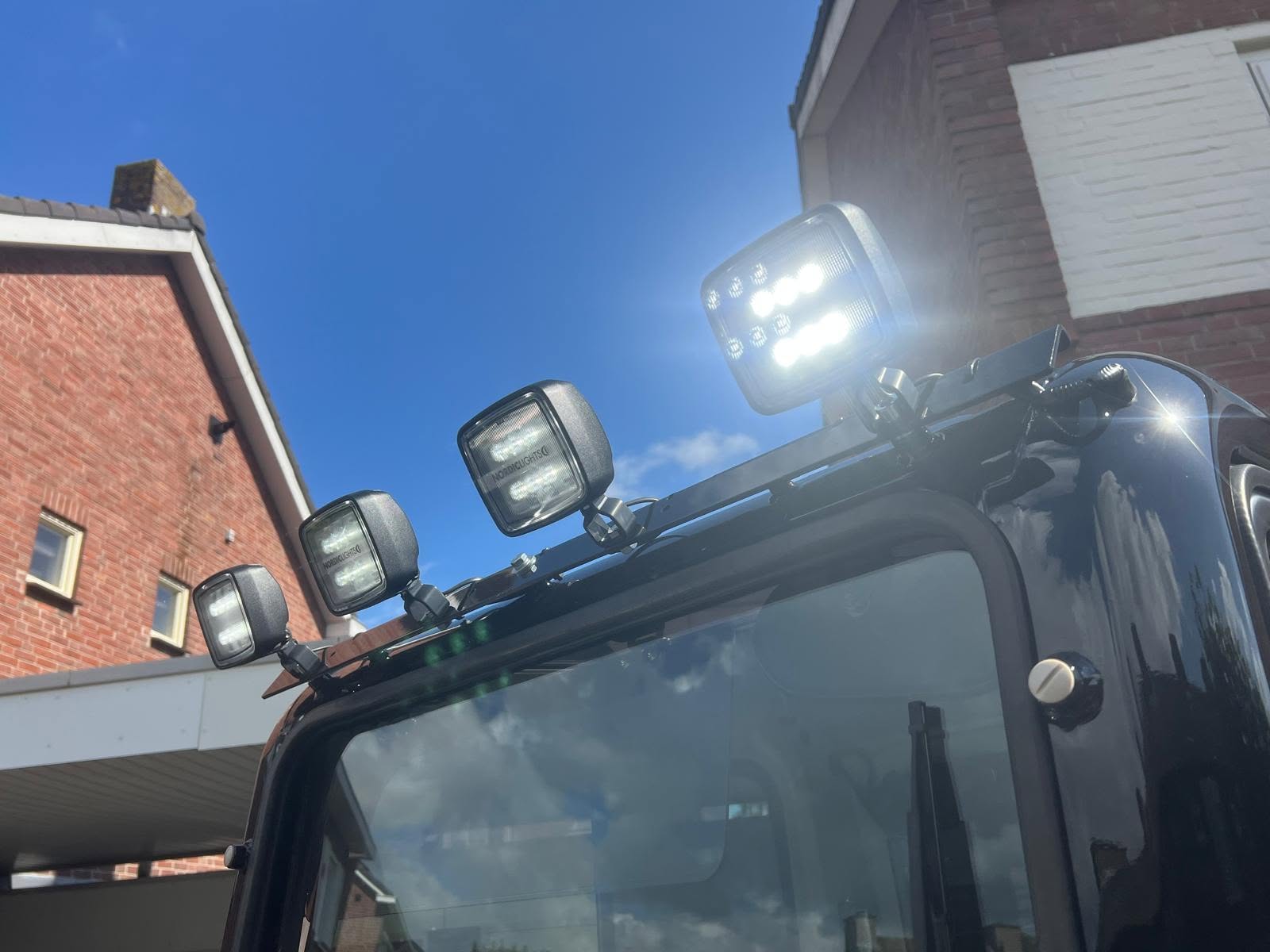 extra werklampen op een Takeuchi graafmachine