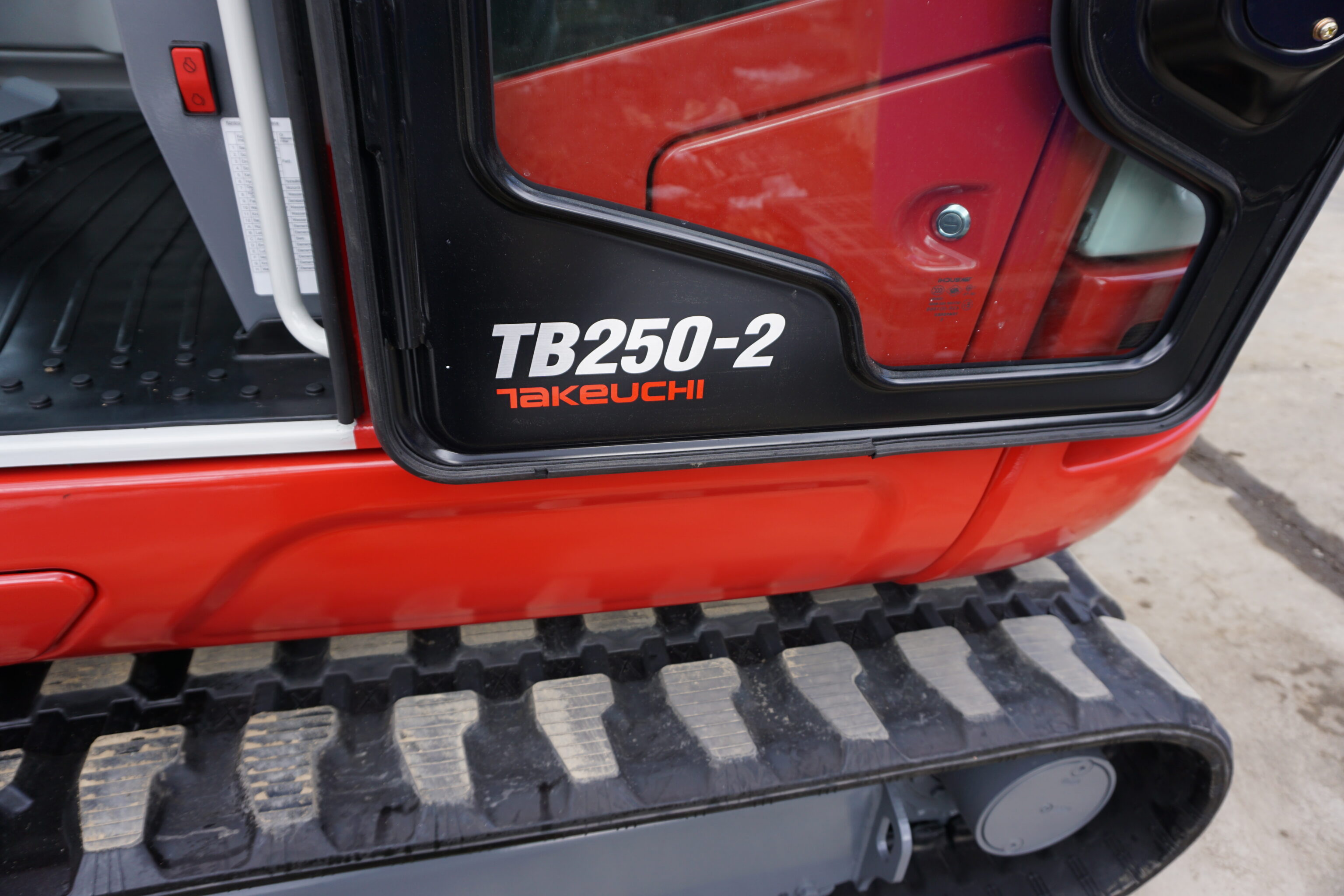 Logo Takeuchi Tb250-2
