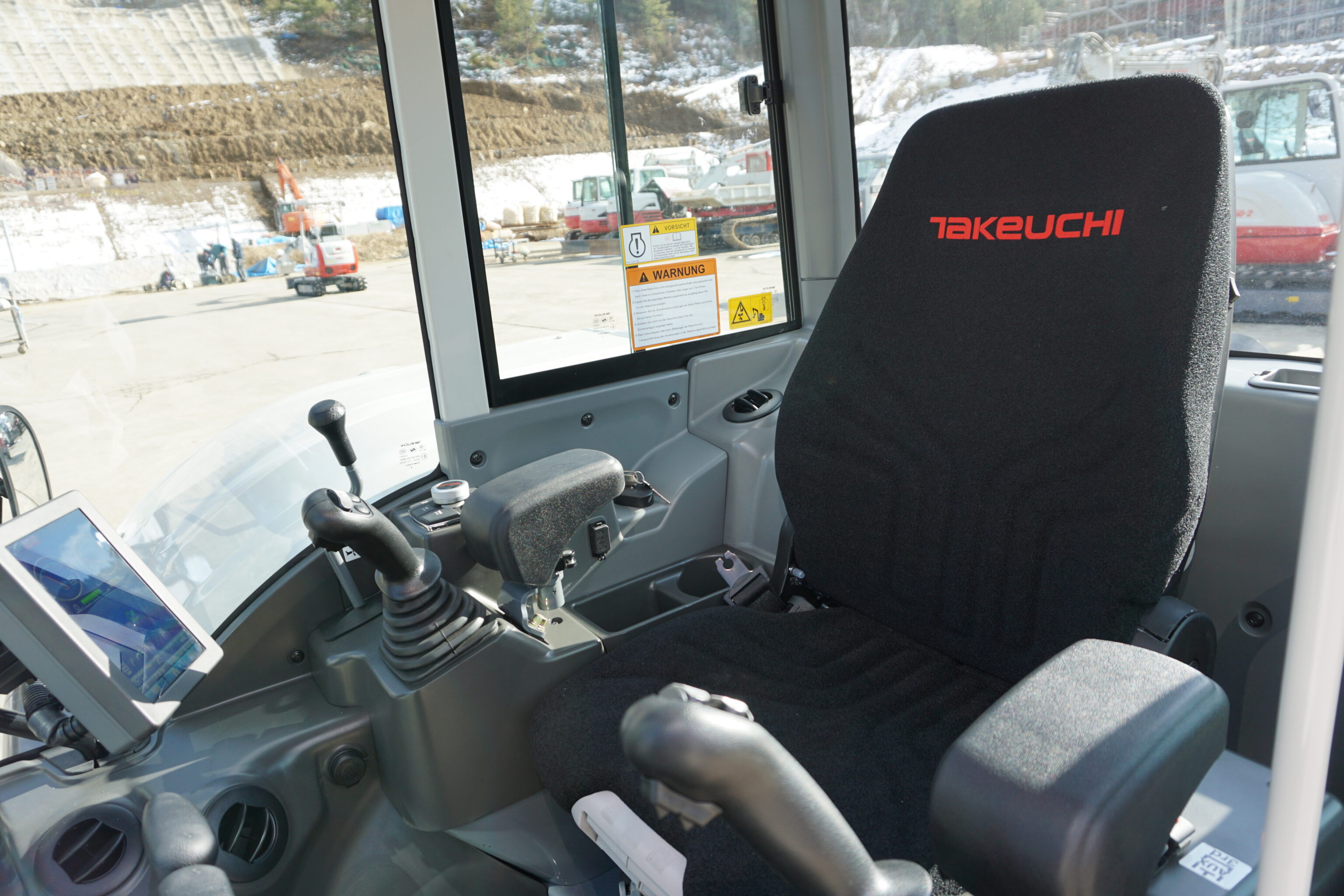 Takeuchi TB370 Monoboom comfortabele cabine