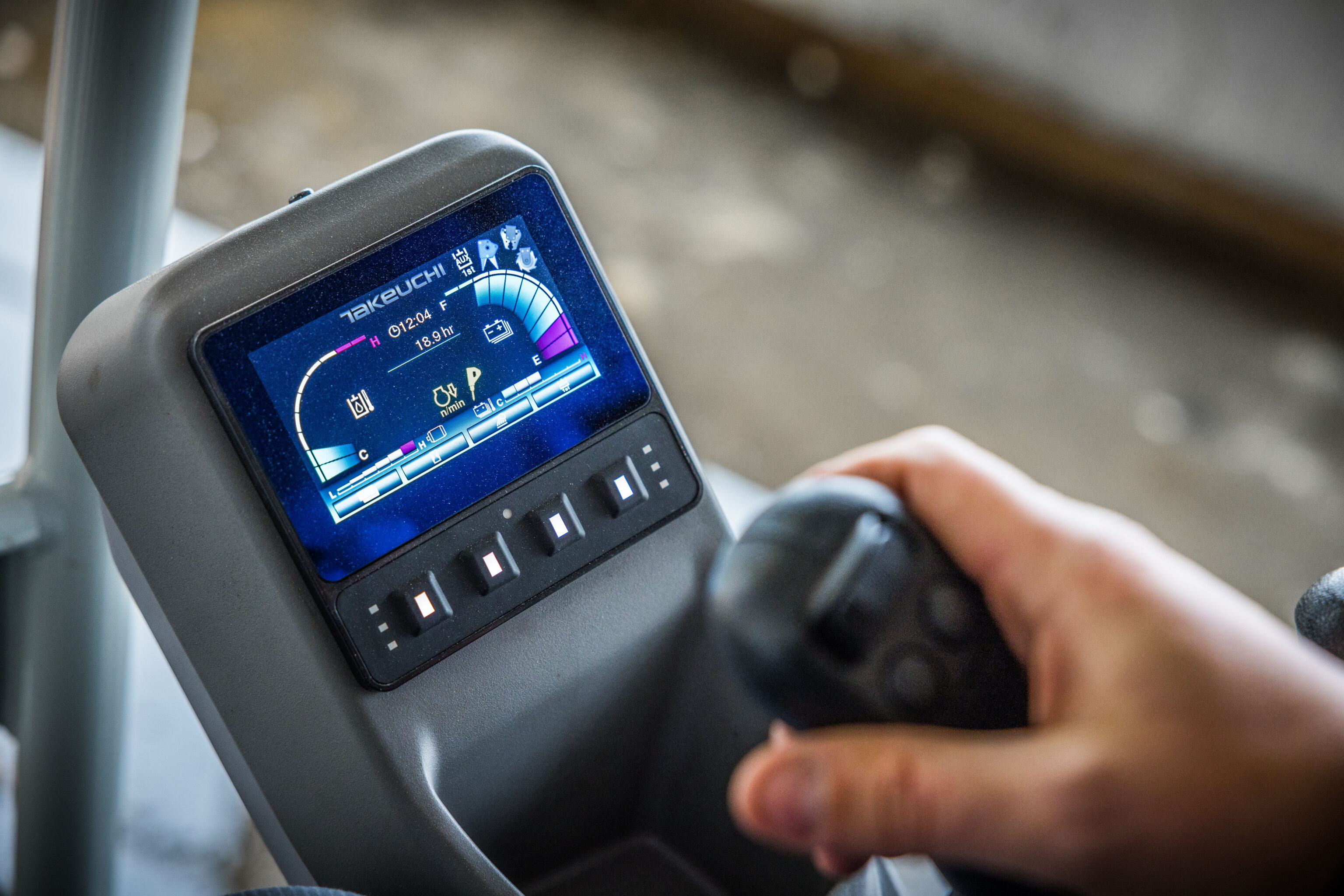 Joystick en scherm in cabine TB20e