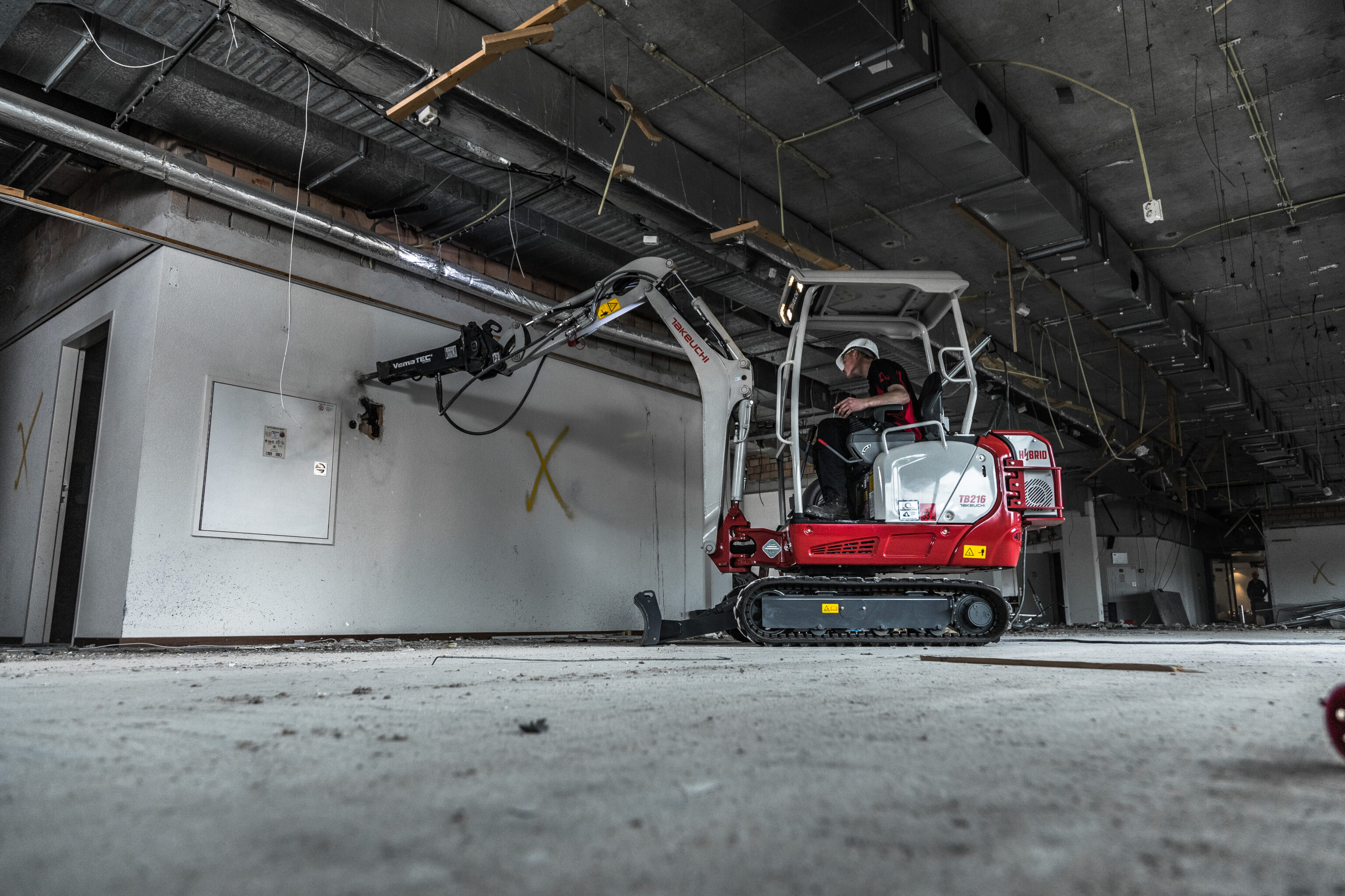 Hybride minigraver met sloophamer