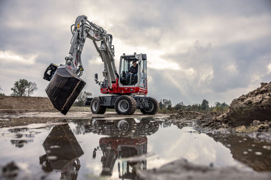Actie foto van de Takeuchi TB370W