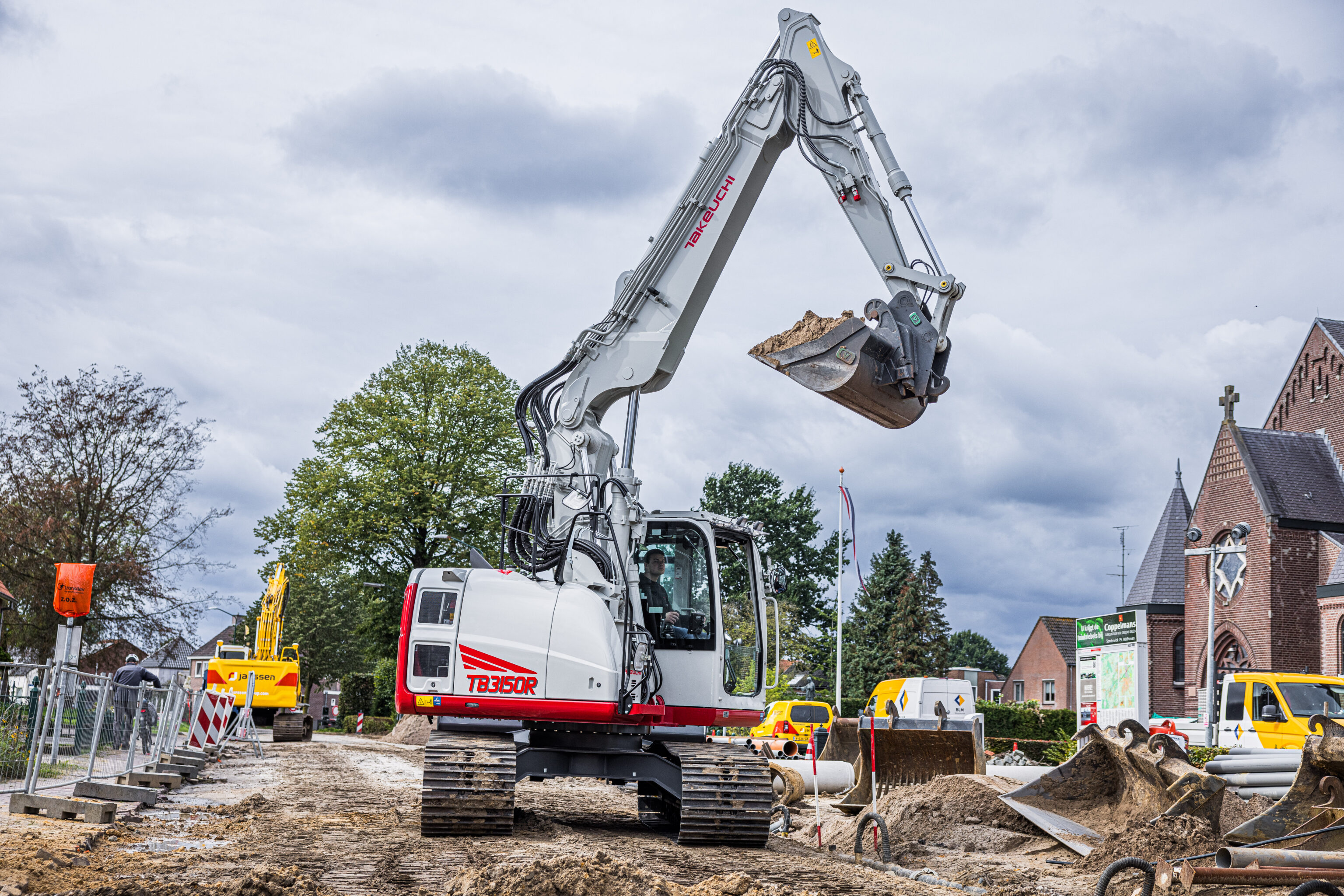takeuchi tb3150r two piece boom verplaatst grond